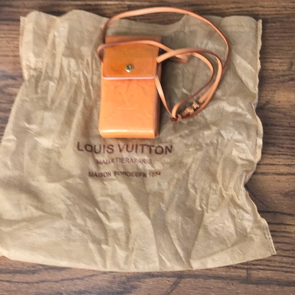Louis Vuitton Monogram Vernis Leather Crossbody Pouch Case